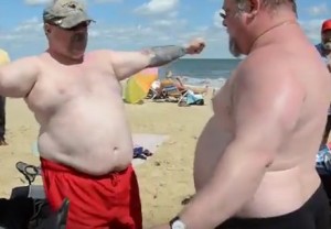 Пузомірки - мірятися черевами можуть не тільки чоловіки, а й сайти