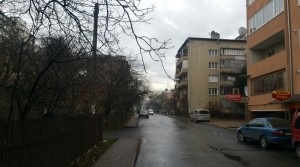 Вулиця Манюха, п'ятиповерхівка - на вулиці Хотинській